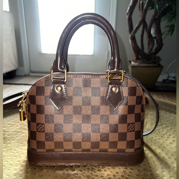 Authentic Louis Vuitton Handbag/Cross body bag - Picture 1 of 11